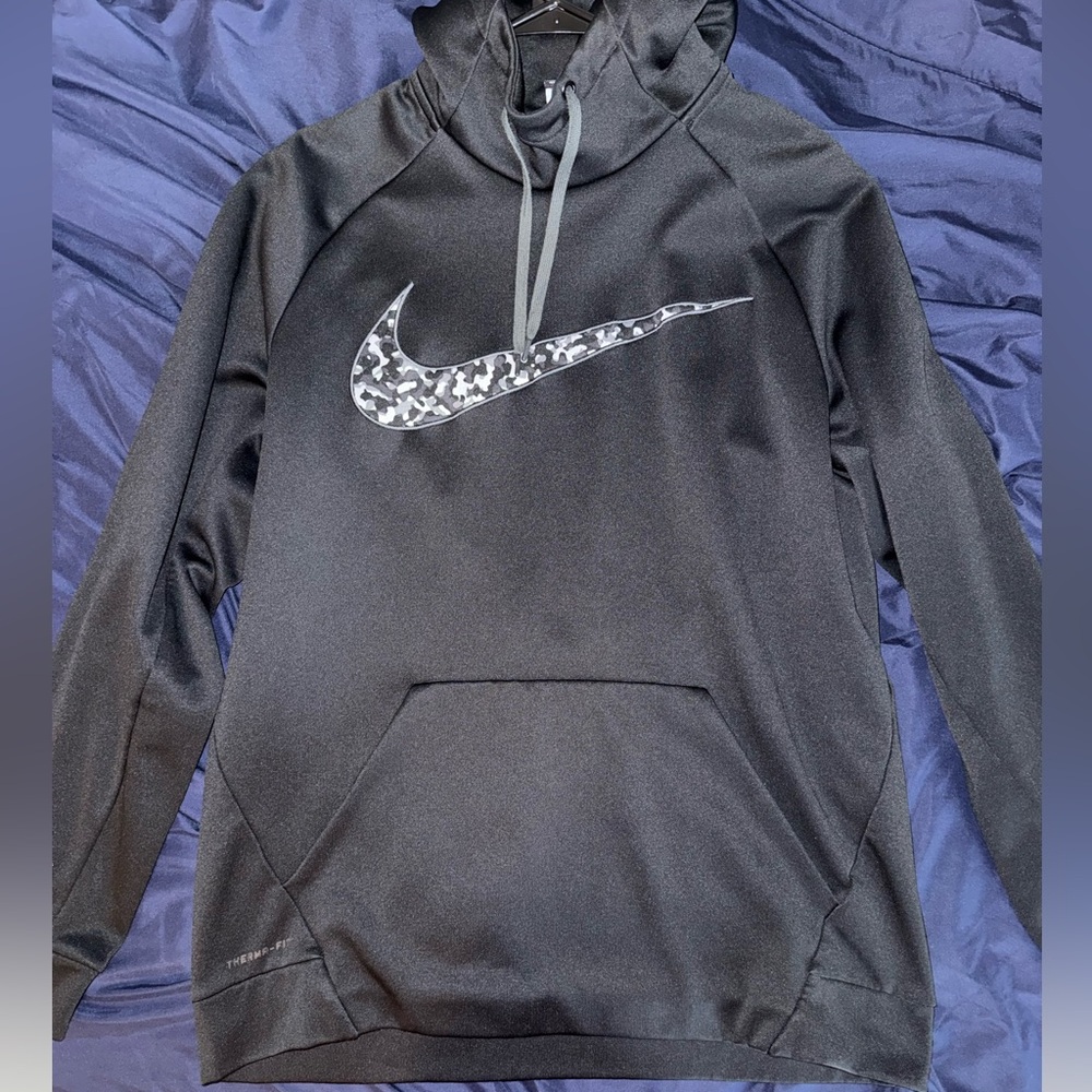 Nike Men’s Therma-Fit Black Hooded Sweatshirt with Grey Camo Swoosh